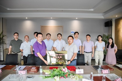 我院與金鵬筑工集團(tuán)簽訂研發(fā)基地合作協(xié)議